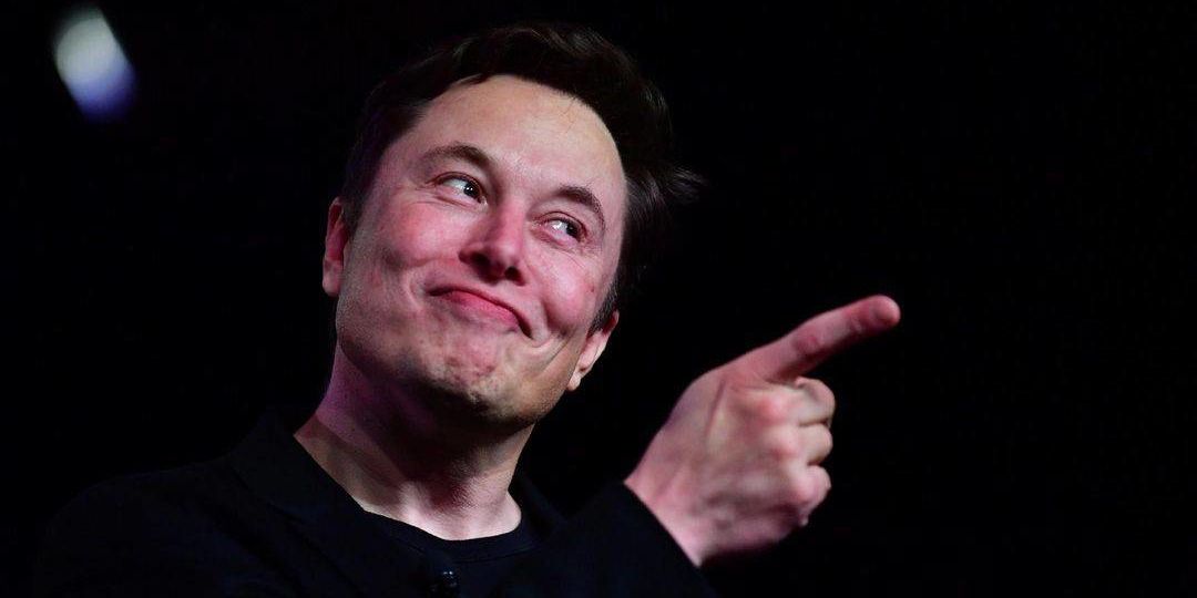 Elon Musk heeft Twitter-topman niet ontslagen tijdens radioshow - Featured image