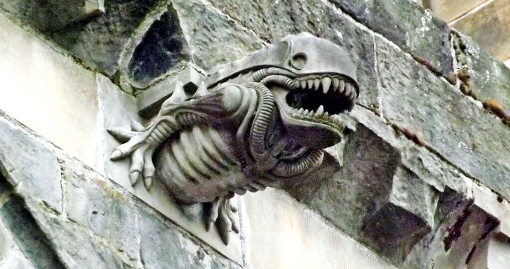 Zoufall, Viranung oder gewollt?: Waasserspäizert u schottescher Kierch gesäit aus wéi Figur aus "Alien"-Filmer - Featured image