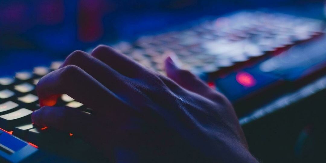 Sécher am Internet (4): Radikaliséierung an aner Gefore fir Jonker am Netz - wéi domat ëmgoen? - Featured image