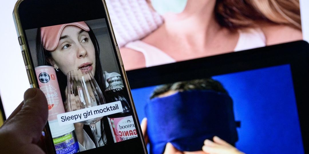 Sur les réseaux sociaux, des pseudos-astuces en vogue pour "maximiser son sommeil" - Featured image